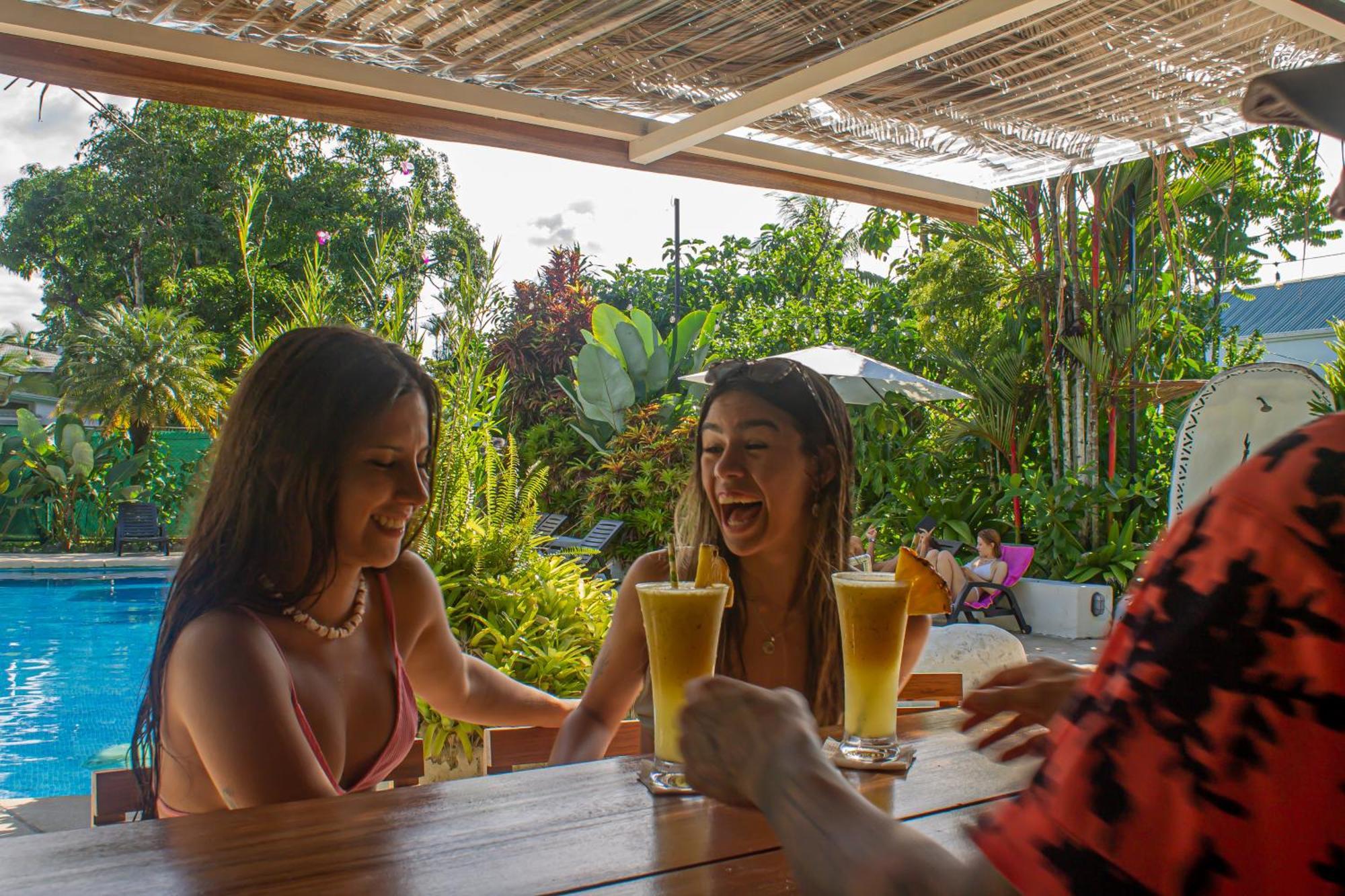 El Clan Hostel Puerto Viejo de Talamanca エクステリア 写真